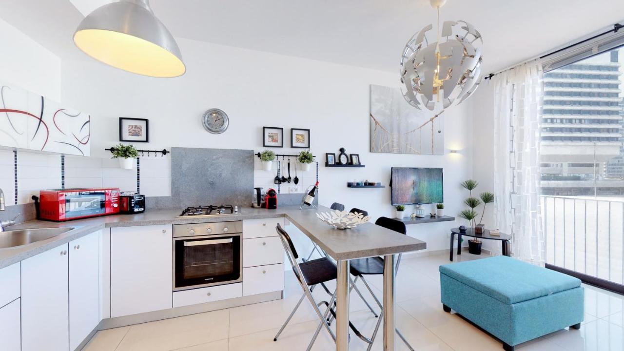 Stylish 1Br Flat For 4 Ppl In Allenby By Holyguest Tel Aviv Eksteriør billede